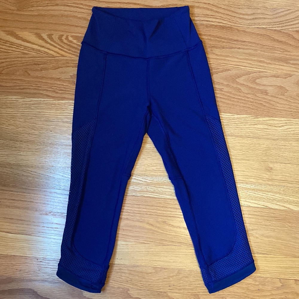 Lululemon cropped leggings with side mesh detail